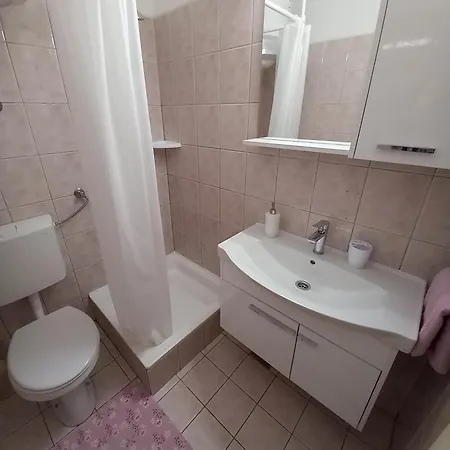 - Center, Steps From The Beach, Free Parking