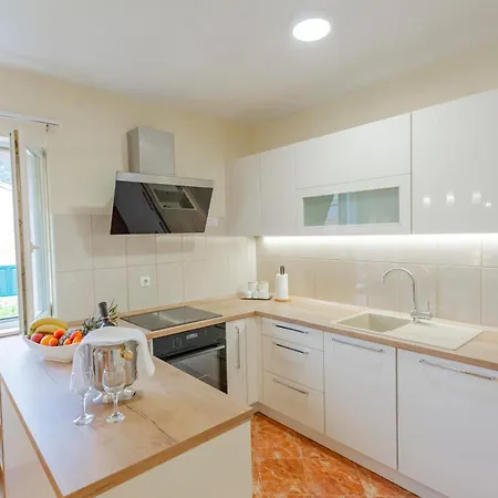 Baska Voda Apartments - Steps From The Beach, Free Parking, Central Location