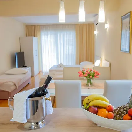 Baska Voda Apartments - Steps From The Beach, Free Parking, Central Location Apartment