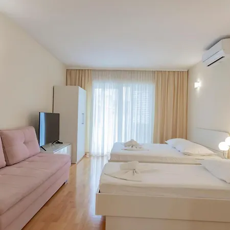 Daire - Center, 50m From The Beach, Free Parking