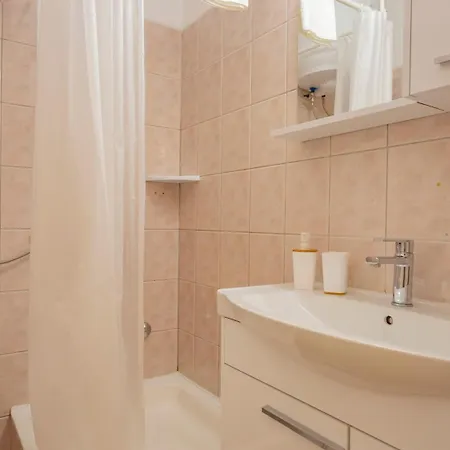 Baska Voda Apartments - Steps From The Beach, Free Parking, Central Location