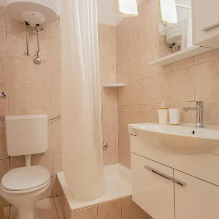- Center, Steps From The Beach, Free Parking Appartement