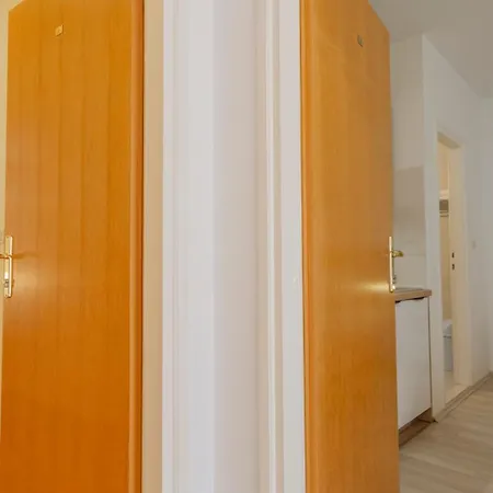 Baska Voda Apartments - Steps From The Beach, Free Parking, Central Location Apartment