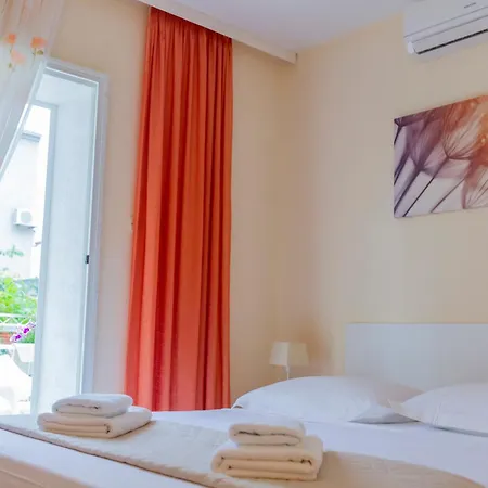 Baska Voda Apartments - Steps From The Beach, Free Parking, Central Location *